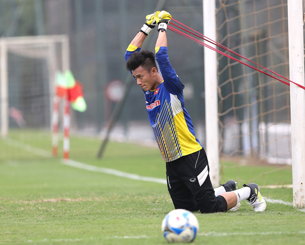 HLV Park Hang-seo yêu cầu Công Phượng tập thêm cùng tân binh